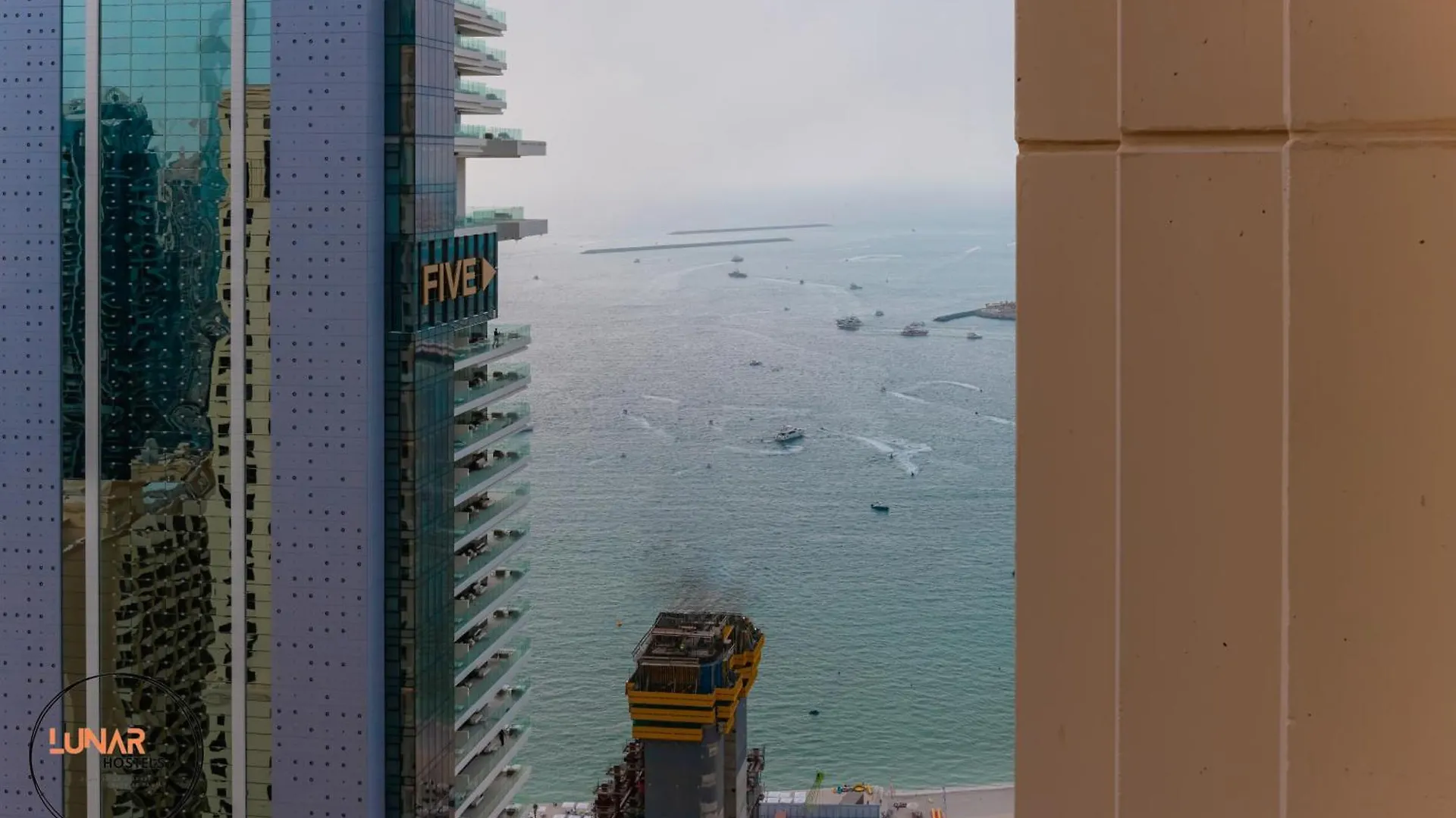 Lunar Cozy Hostel - Jbr Dubai Apartment
